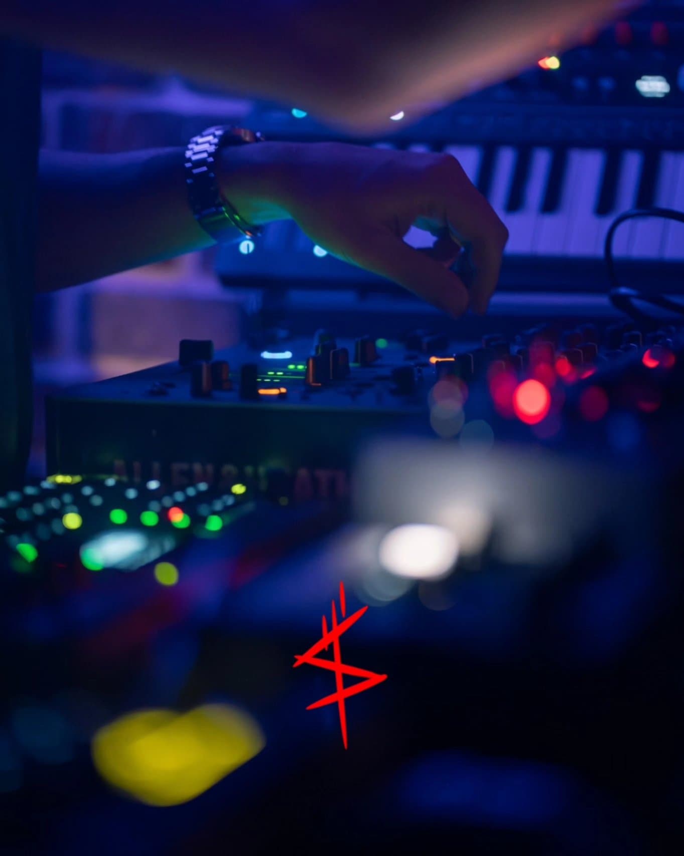 Synthetica • Saturday mornings with Charlie Levan, Iza Fortuna, Re Pigi, Hi/Fi